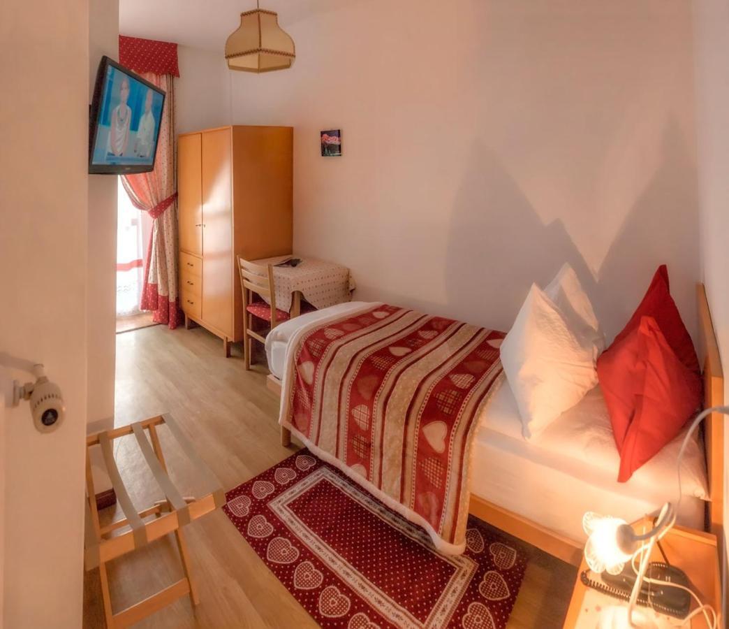 Hotel Garni Suisse San Martino Di Castrozza Exterior photo